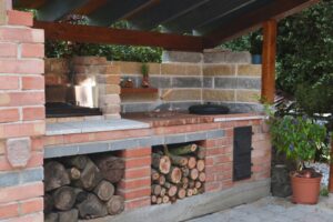Zusätzliche Arbeitsplätze beim Steinofengrill